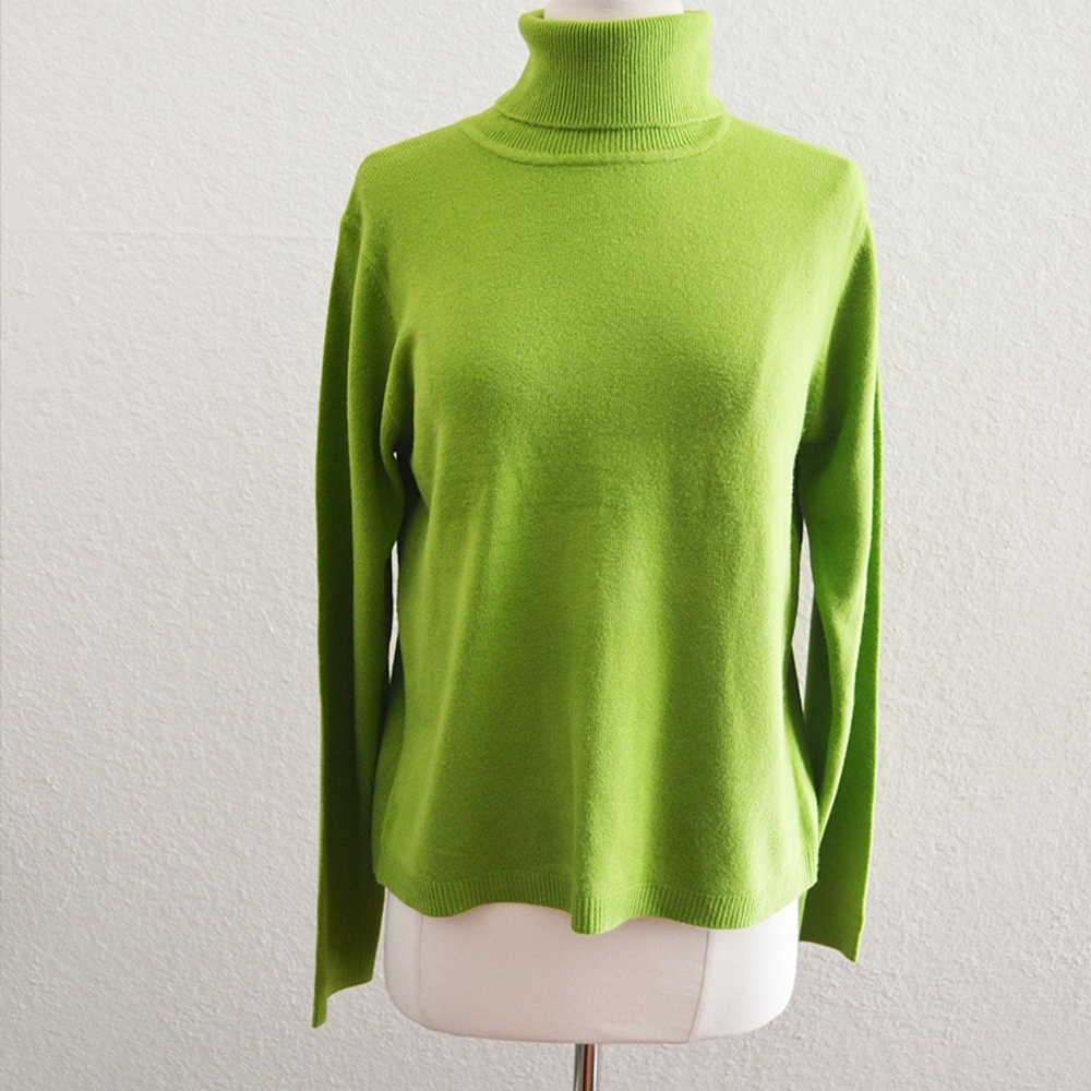 NY & Co. Green Turtleneck Sweater Size M